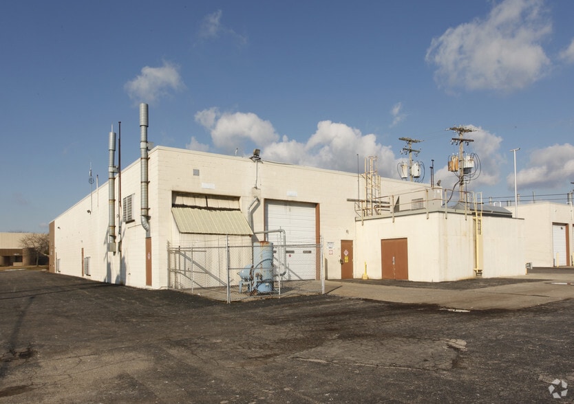 1826 Northwood Dr, Troy, MI for sale - Building Photo - Image 2 of 2