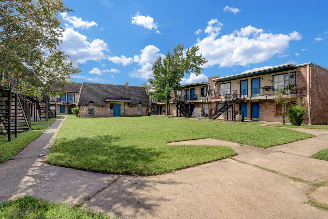 215 W Little York Rd, Houston, TX 77076 Casa Real Apartments