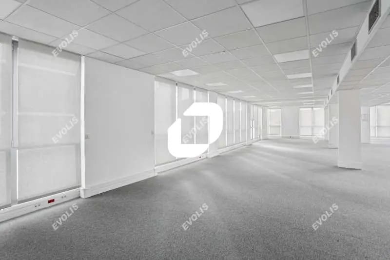 Office in Montreuil for lease Interior Photo- Image 1 of 15