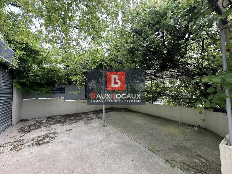 Retail in Le Pontet for lease - Building Photo - Image 2 of 10