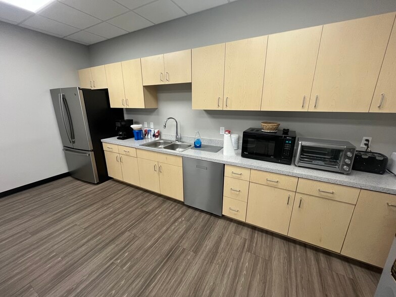 5255 68th St SE, Caledonia, MI for lease - Interior Photo - Image 3 of 14