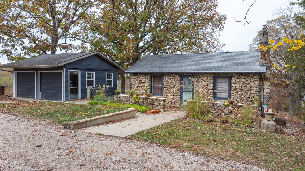 189 Jade Rd, Rocky Mount, MO for sale - Primary Photo - Image 1 of 24