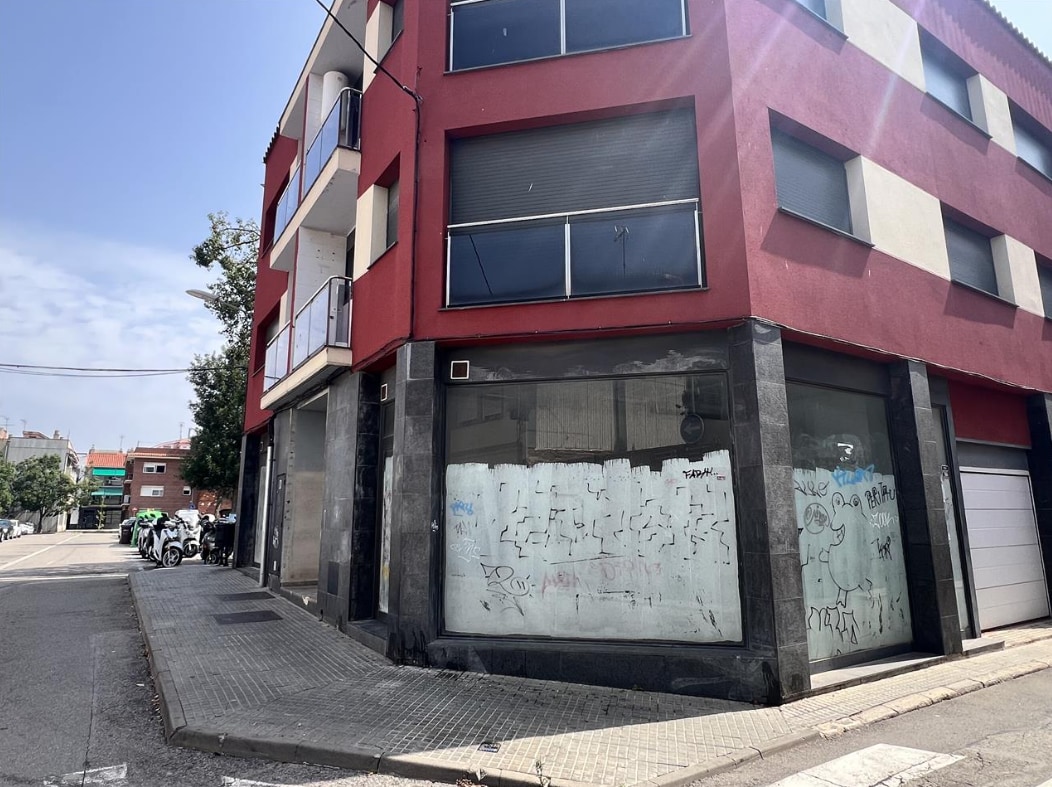 Malgrat de Mar, BAR 08380 - Unit Puerta 02 - - Interior Photo - Image 1 of 8