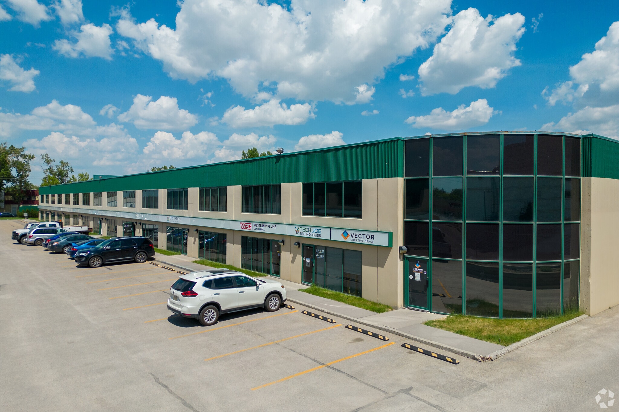 1431 40th Ave NE, Calgary, AB for sale Primary Photo- Image 1 of 1