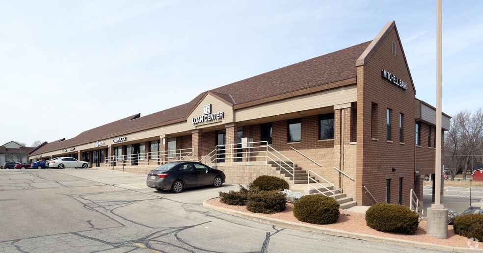 12400-12450 W National Ave, New Berlin, WI for lease - Building Photo - Image 3 of 7