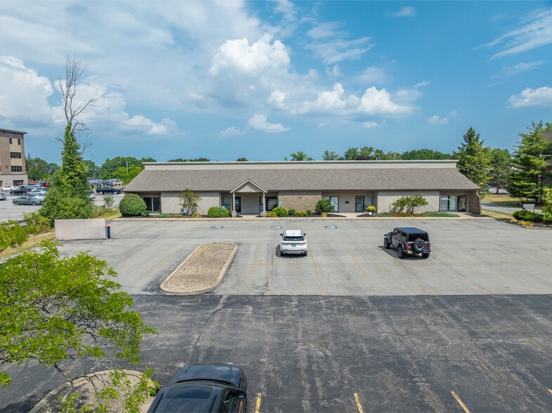 121 Erie Canal Dr, Rochester, NY for sale - Building Photo - Image 2 of 28