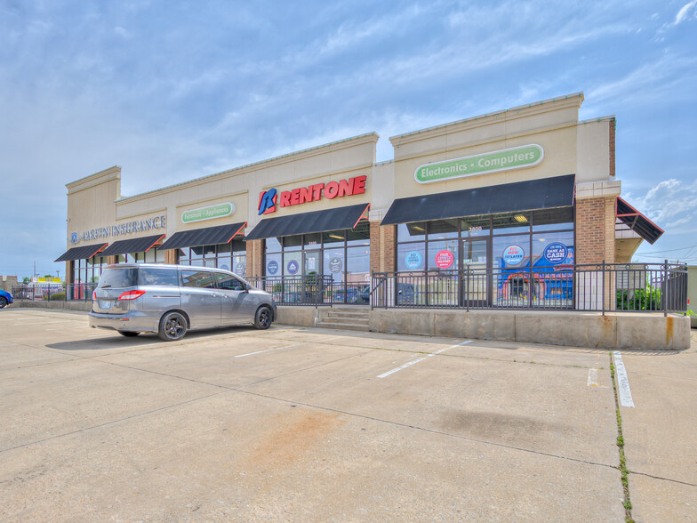 3800-3864 N Macarthur Blvd, Oklahoma City, OK for lease - Building Photo - Image 2 of 10