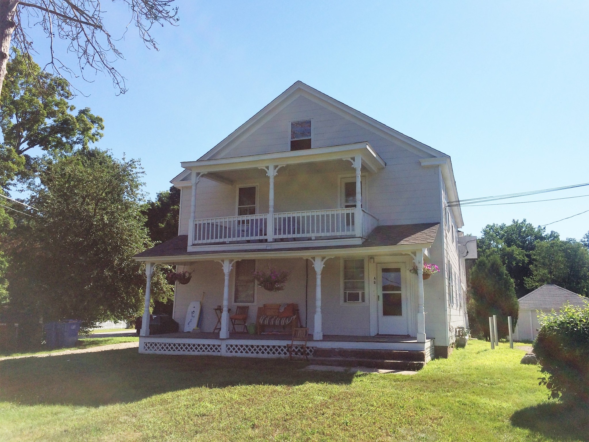 4 Dowd Ave, Canton, CT for sale Primary Photo- Image 1 of 1