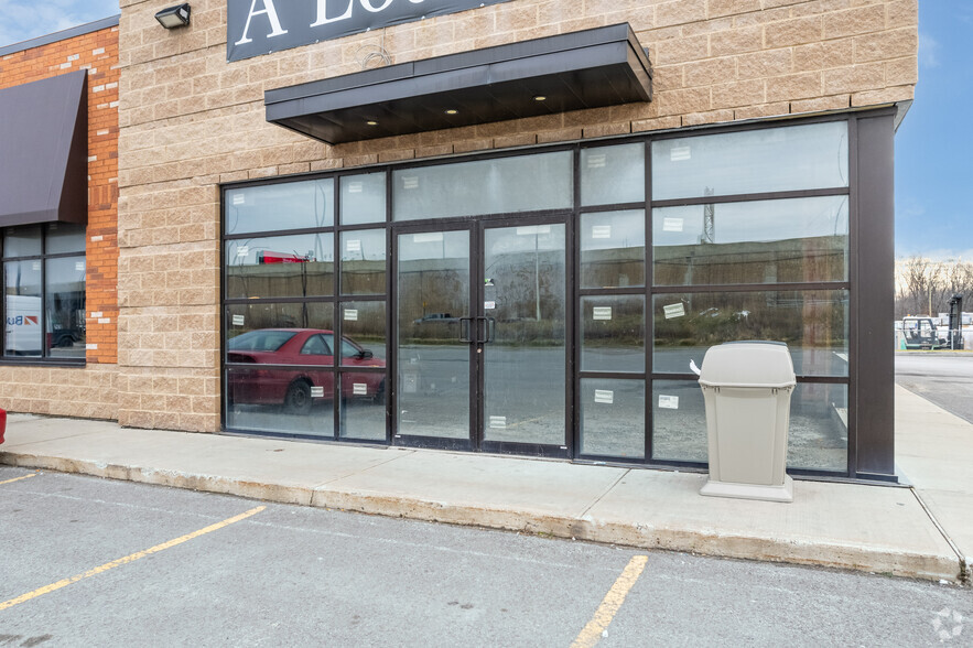 3550-3570 Boul Pitfield, Montréal, QC for lease - Building Photo - Image 3 of 9