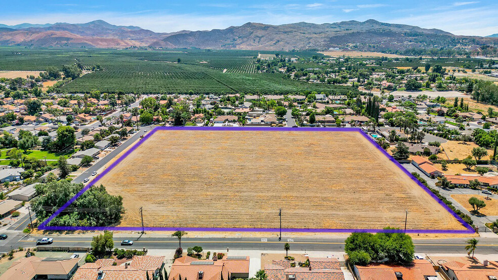 New Chicago Ave, Hemet, CA for sale - Building Photo - Image 2 of 6