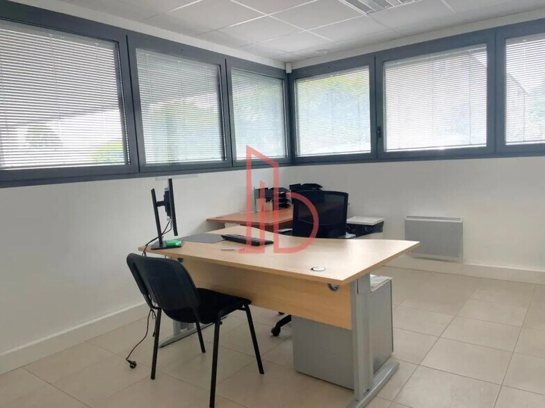 Office in Bruges for lease - Building Photo - Image 3 of 7