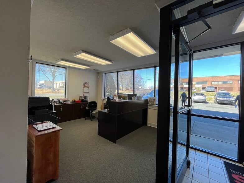 340-342 Crompton St, Charlotte, NC for lease - Interior Photo - Image 3 of 13