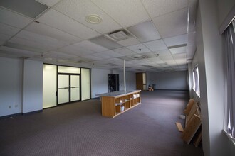 100 N 56th St, Lincoln, NE for lease Interior Photo- Image 2 of 6