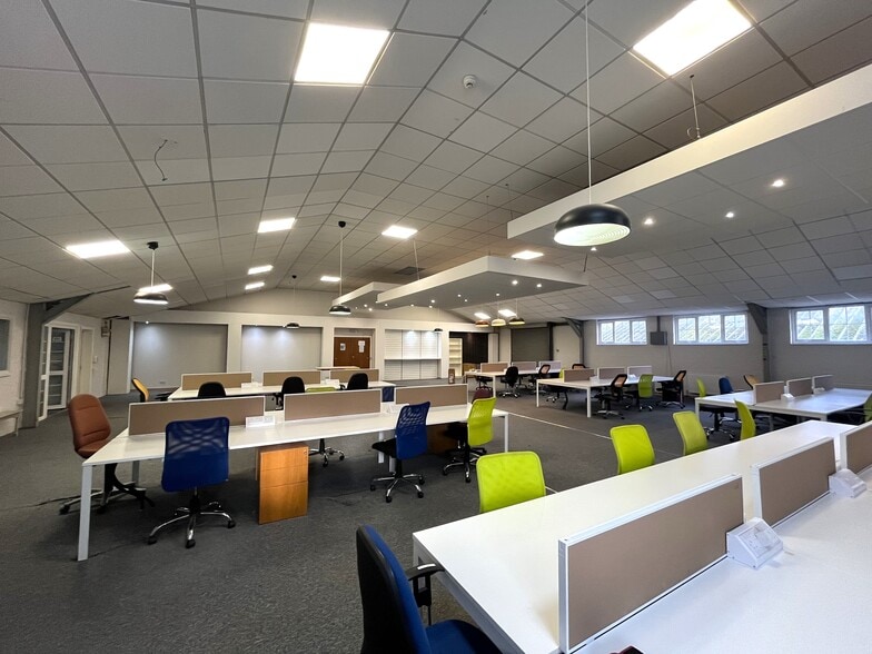 5 Wadsworth Rd, Greenford for lease - Interior Photo - Image 2 of 5