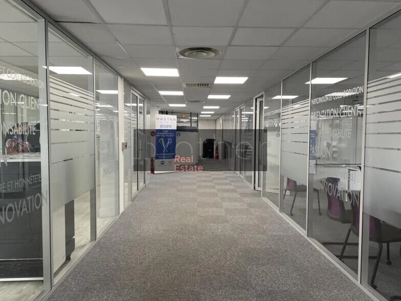 Office in Mérignac for lease - Interior Photo - Image 2 of 6