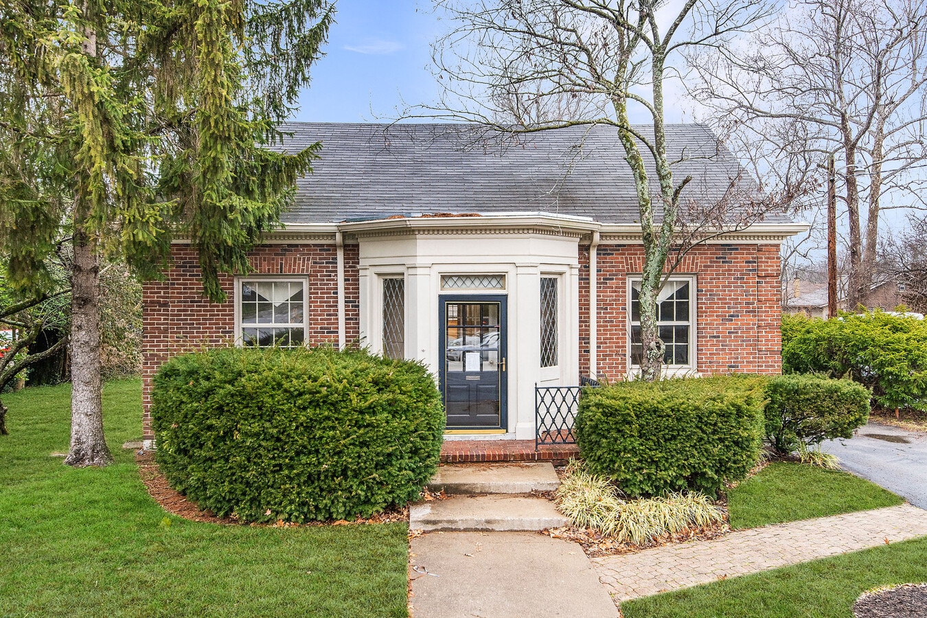 1807 Nicholasville Rd, Lexington, KY 40503