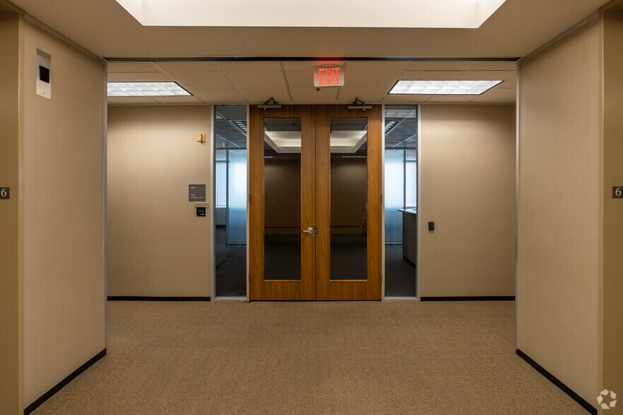 16055 Space Center Blvd, Houston, TX for lease - Interior Photo - Image 3 of 9