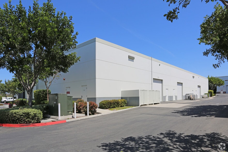 3274 Grey Hawk Ct, Carlsbad, CA for sale - Building Photo - Image 3 of 7