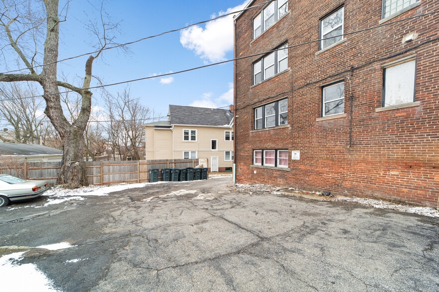 1690 Eddington Rd, Cleveland Heights, OH for sale - Building Photo - Image 3 of 32