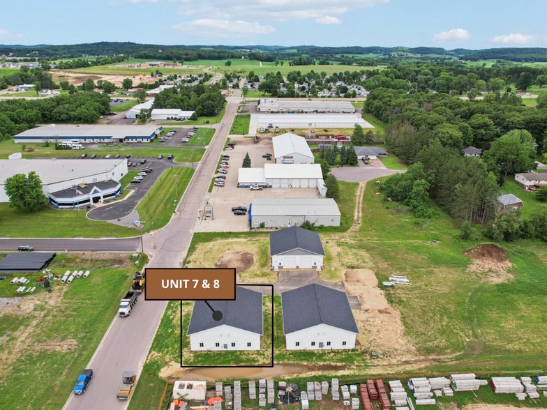 407 Wengel dr, Reedsburg, WI for sale - Building Photo - Image 2 of 37