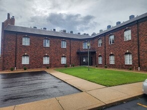 225 S Main St, O'Fallon, MO for lease Interior Photo- Image 2 of 7