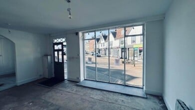 Market Hl, Framlingham for lease Interior Photo- Image 2 of 5