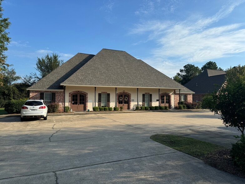 300 Highland Park Cove, Ridgeland, MS for lease - Building Photo - Image 1 of 3