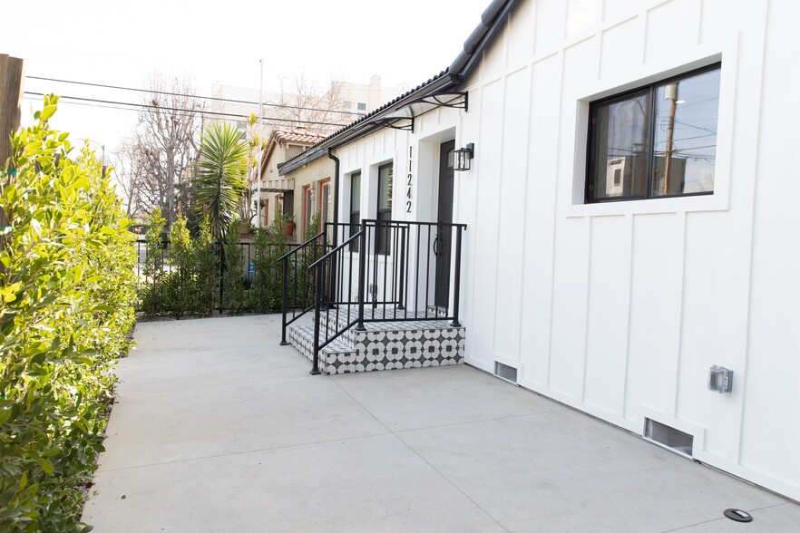 11240 Peach Grove St, North Hollywood, CA for sale - Building Photo - Image 3 of 37