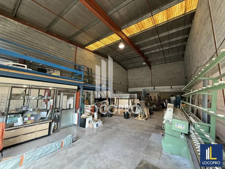 Flex in Mougins for lease - Building Photo - Image 2 of 11