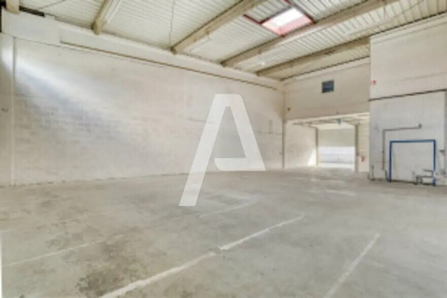 Flex in Vitry-sur-Seine for lease - Interior Photo - Image 2 of 5