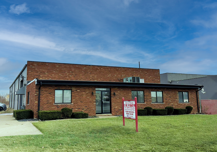 33360 Groesbeck Hwy, Fraser, MI for lease - Building Photo - Image 1 of 3