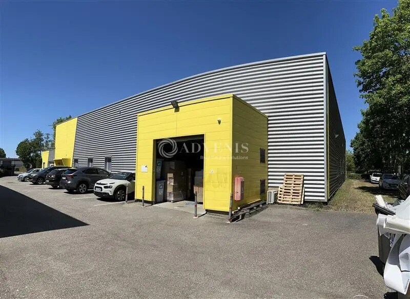 Industrial in Trappes for lease - Building Photo - Image 2 of 3