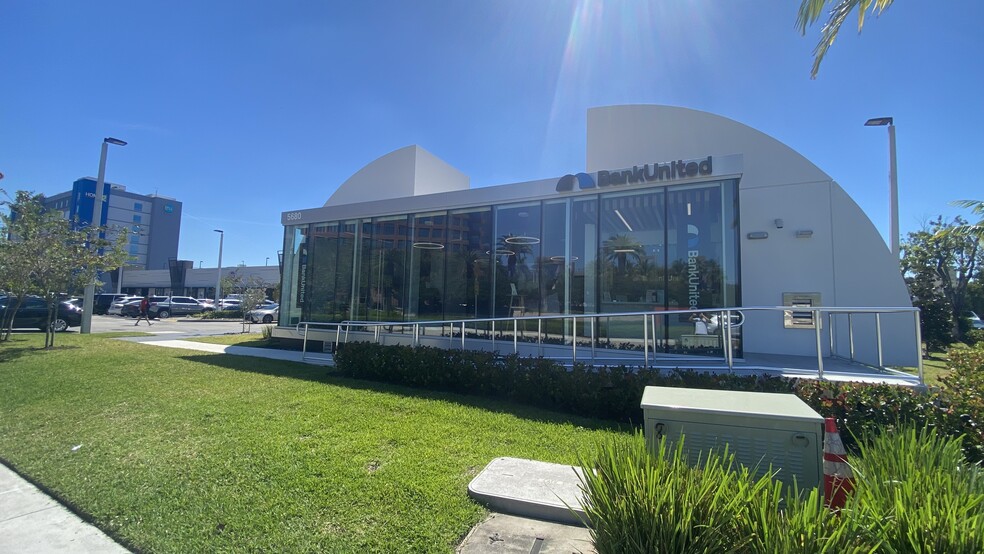 1101 NW 57th Ave, Miami, FL for lease - Building Photo - Image 2 of 4