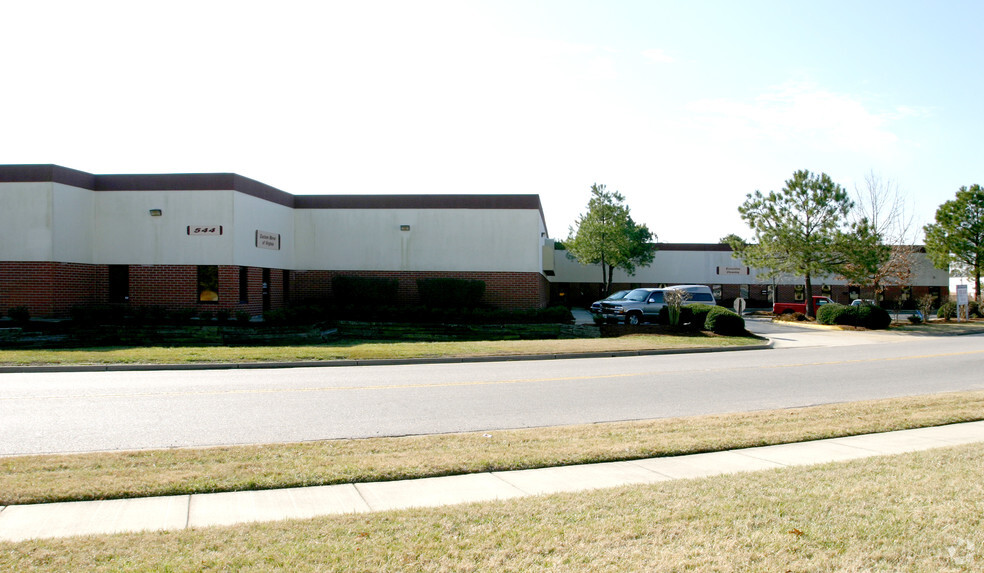 544 Central Dr, Virginia Beach, VA for lease - Building Photo - Image 2 of 4