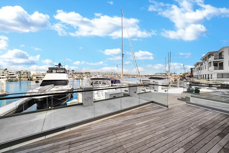 2210-2280 Newport Blvd, Newport Beach, CA for lease - Building Photo - Image 2 of 16