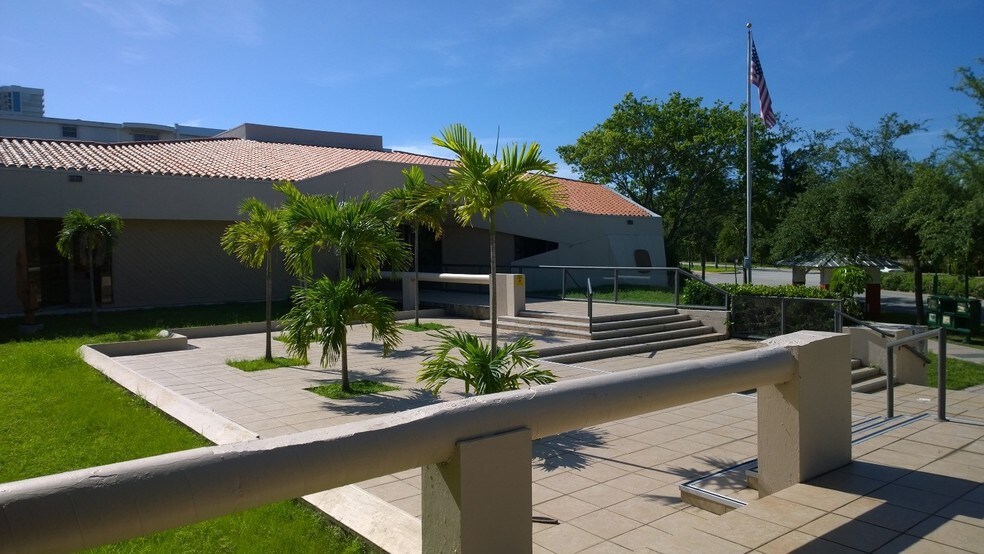 935-971 Crandon Blvd, Key Biscayne, FL for sale - Building Photo - Image 1 of 1