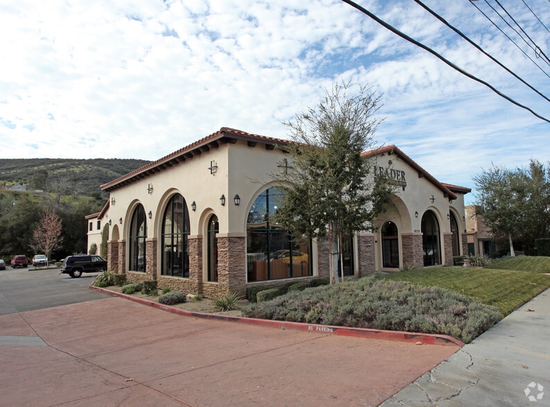 28350 Roadside Dr, Agoura Hills, CA for lease - Primary Photo - Image 1 of 17