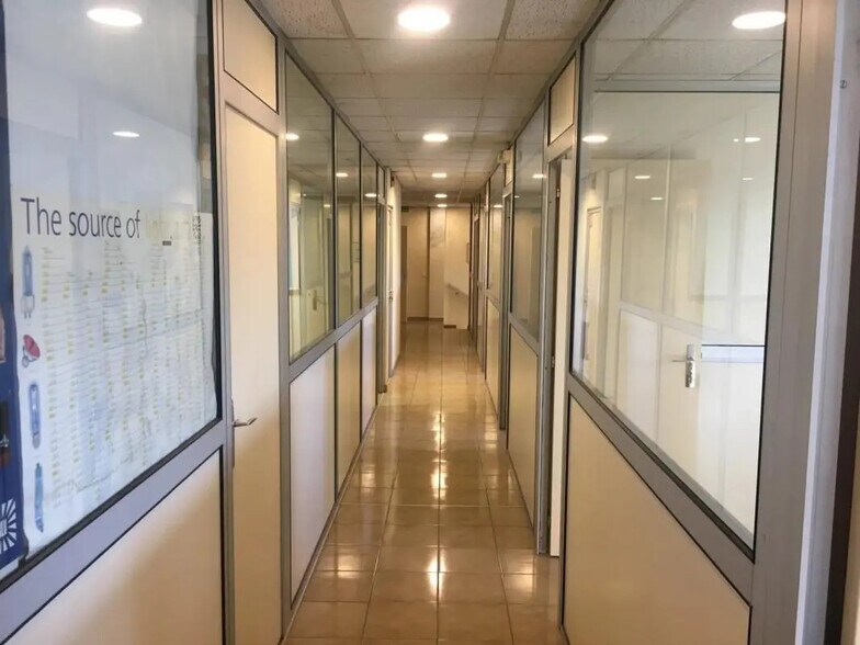 Office in Mougins for sale - Interior Photo - Image 2 of 15