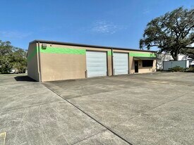 500 E Plantation Dr, Clute TX - Warehouse