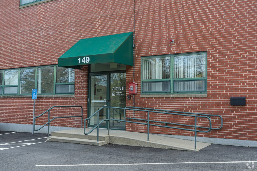 149 Grove St, Watertown, MA for lease - Building Photo - Image 3 of 4