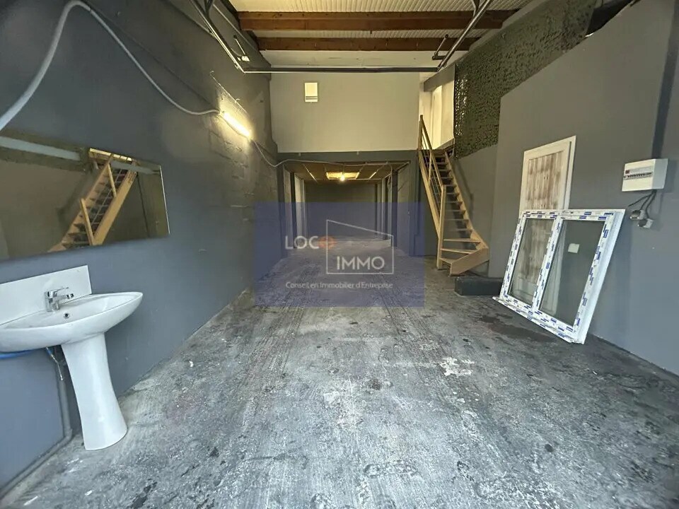 Flex in Gradignan for lease Building Photo- Image 1 of 12