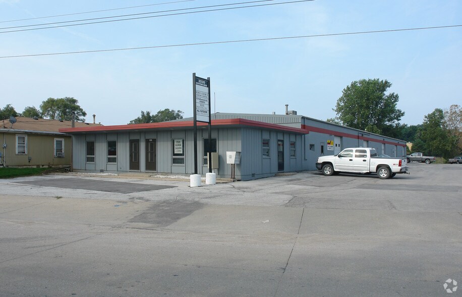 2320 Keystone Dr, Omaha, NE 68134