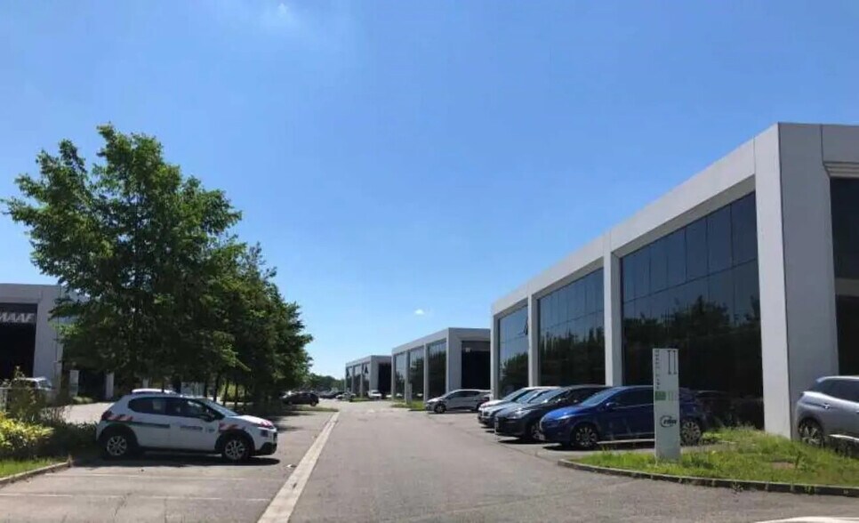 Office in Labège for lease - Building Photo - Image 2 of 36