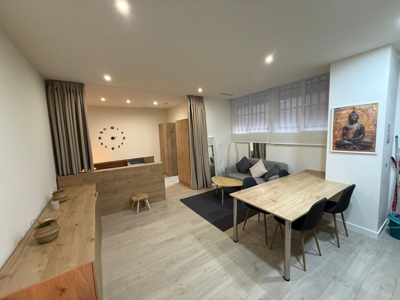 Calle de la Infanta Mercedes, 92, Madrid, Madrid for lease - Building Photo - Image 2 of 20