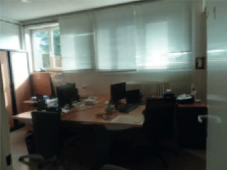 Office in Saint-Avold for lease - Interior Photo - Image 3 of 8