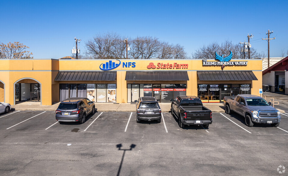 8015-8025 Bandera Rd, San Antonio, TX for lease - Building Photo - Image 3 of 13