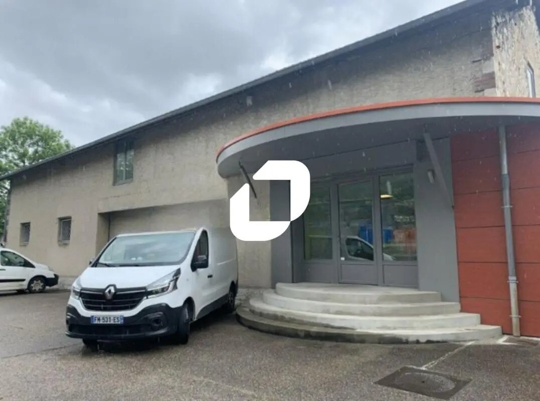 Office in Sassenage for lease Building Photo- Image 1 of 9