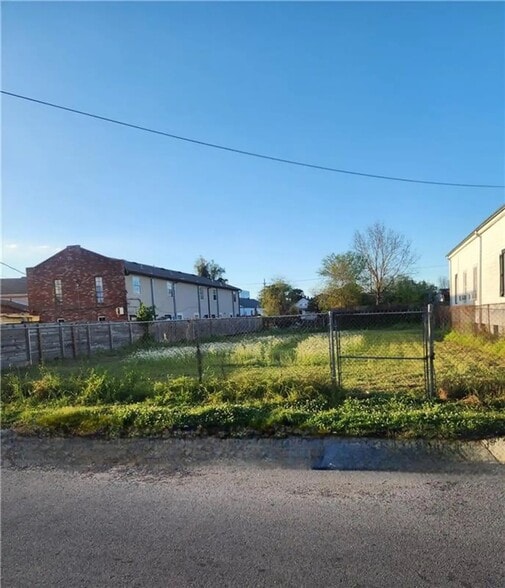 Seventh Ward Assemblage portfolio of 5 properties for sale on LoopNet.com - Primary Photo - Image 1 of 3