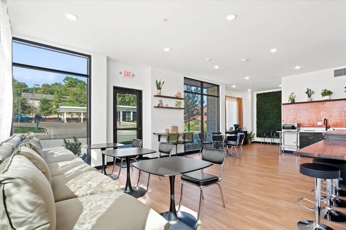 6101-6123 Nieman Road, Shawnee, KS for lease Interior Photo- Image 1 of 12