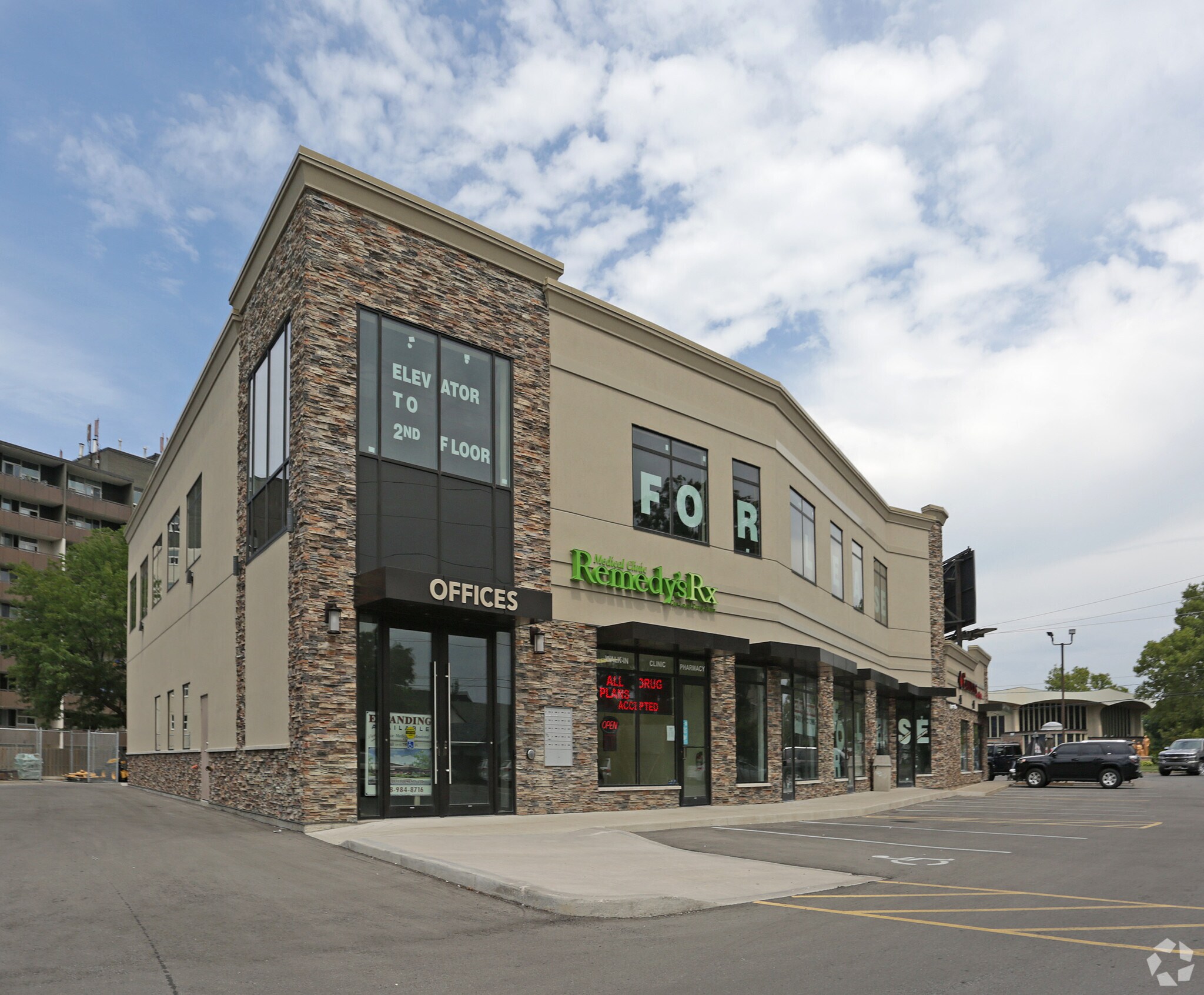 359 Carlton St, St Catharines, ON for sale Primary Photo- Image 1 of 1